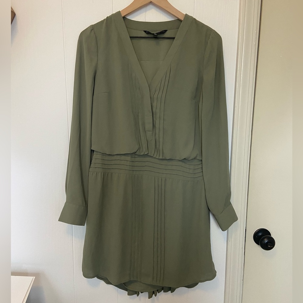 White House Black Market long sleeved dress size 4